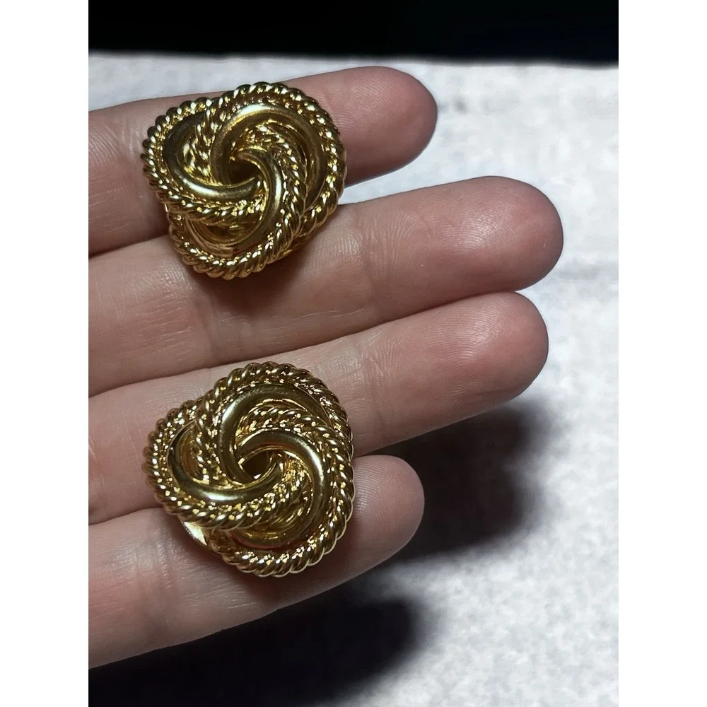Vintage GOLD TONE CUFFLINKS Cuff Links ROPE CHAIN STRAND STYLE KNOT Classy!